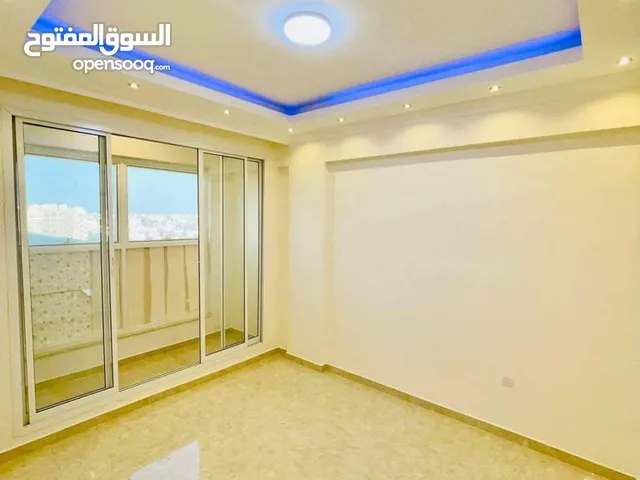 غرفة و صالة للايجار السنوي بالروضة 3 جنب مطعم بحر الامارات بناية جديدة على امتداد شارع خليفة
