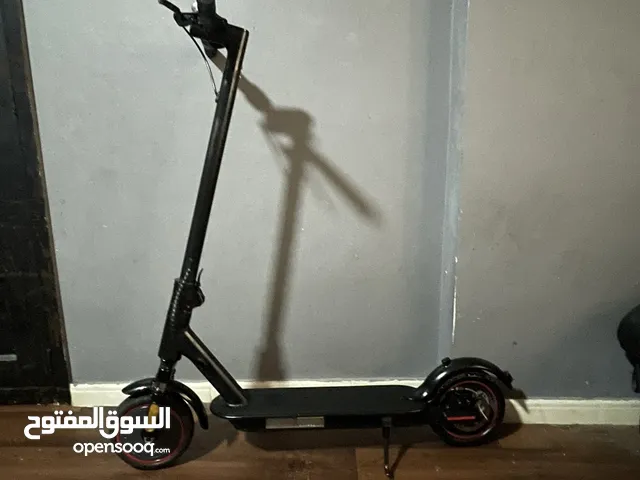 اسكوتر كهربائي شبيه الجديد
