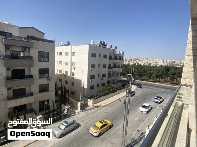 شقه جميله جدا تبعد عن جامعه الاميره سميه 750m و تبعد عن الجامعه الاردنيه اقل من 300m  موقع ممتاز