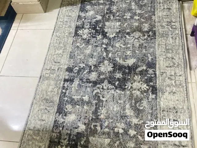 سجاد ممر متر فى 5متر جديده لم تستعمل شراء اليوم من الدغشيم للسجاد