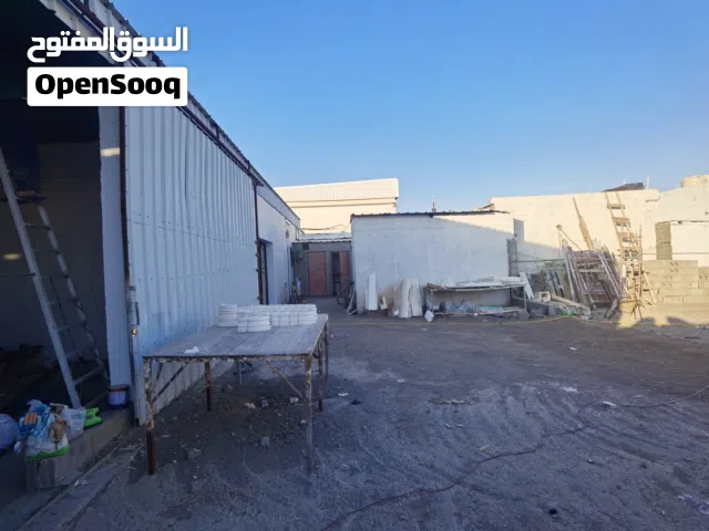 مخزن للايجار في صناعية الطيب ولاية عبري مع محل وغرفة في وسط صناعية الطيب مكان واسع مغطى بسقف تشينكو