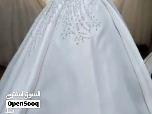 فستان للبيع
