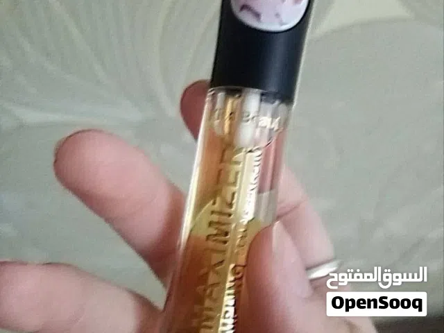 فيلر الشفايف lip maximizer  سيروم ملمع ومعالج و مكبر للشفايف   سيروم عبارة عن ملمع ومعالج شفايف وي