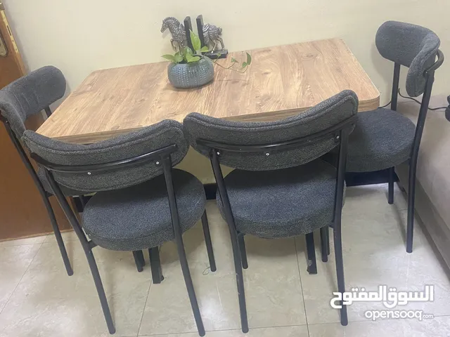 ميز طعام جديد