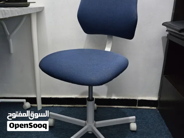 كرسي مكتبي مريح و عملي