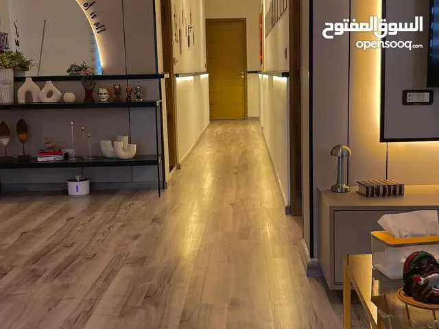 شقه للبيع في برجا حقرون