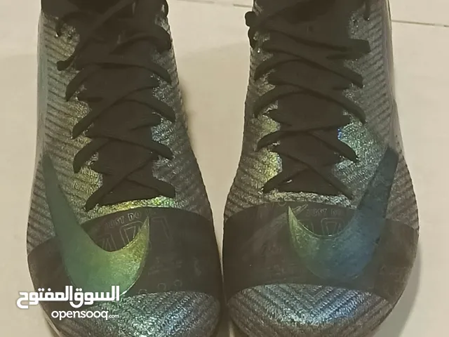 جوتي كرة القدم
