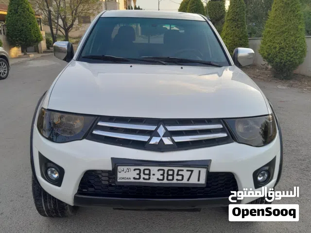 2012 ميتسوبيشي L200 Standard