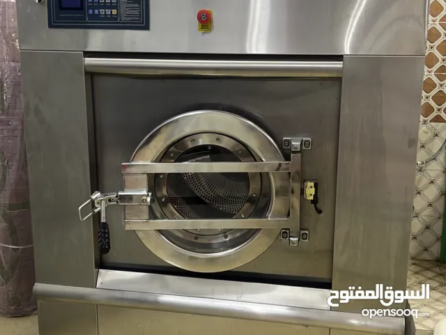 مغسلة مركزية بمساحة كبيره وكامل المعدات بدخل شهري ممتاز للبيع بسبب نقص العمال وعدم التفرغ