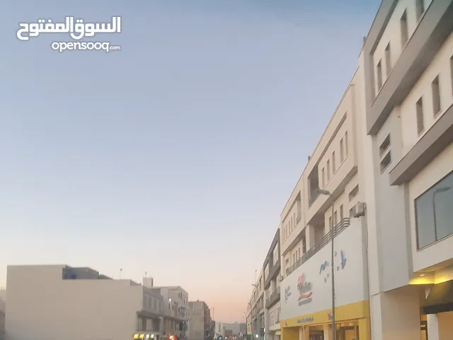 يوجد عقار إيجار صالة ثلاث أدوار تجارية مدينة طرابلس في منطقة طريق المشتل بعد شيل المشتل