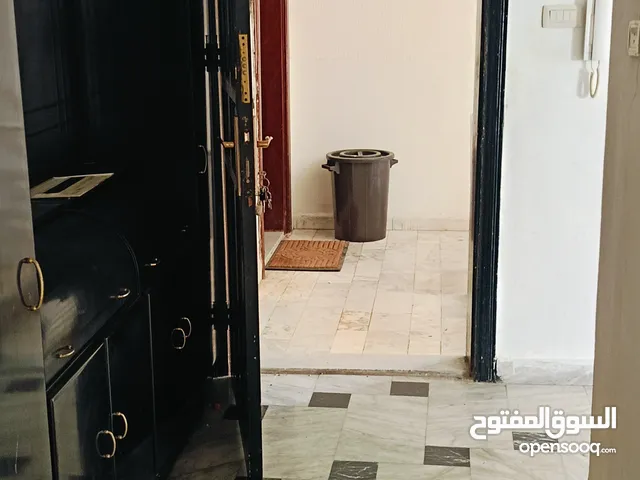 شقة للبيع من المالك مباشرة الشميساني مساحة 196متر