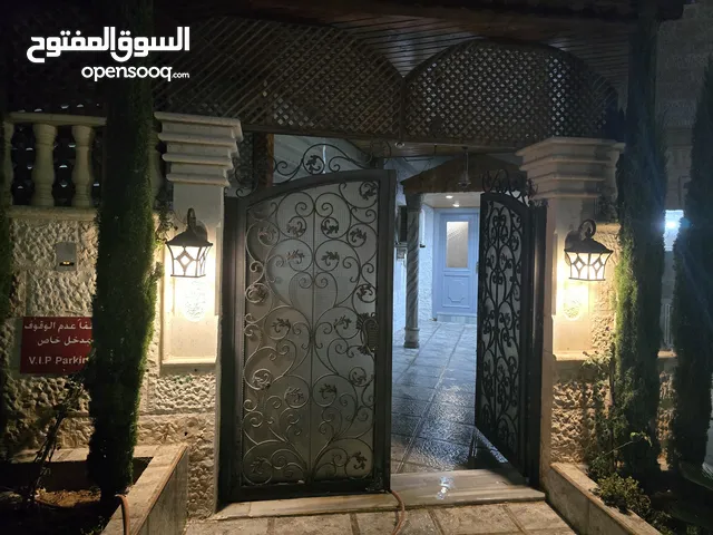 شقه ارضيه مستقله شبه فيلا للبيع