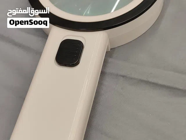 عدسة مكبرة يدوية بإضاءة 20X مزودة بـ 12 مصباح LED