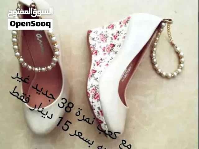 حذاء نسائي جديد ومميز للبيع بسعر التكلفة