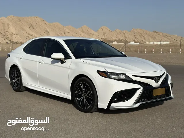 كامري SE موديل 2021 حادث بسيط وممشا بسيط 27 الف