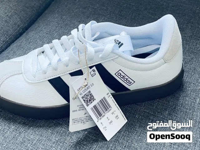 حذاء جديد من اديدس للبيع