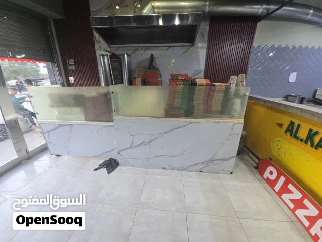 بار متحرك مخدوم رخام و ديكور مرش 10 ملي  قاعده للكوشه ايطاليه  و هود 3 متر