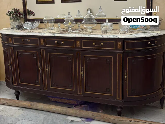 درسوار أمريكي فخم للبيع مع مجموعة طاولات