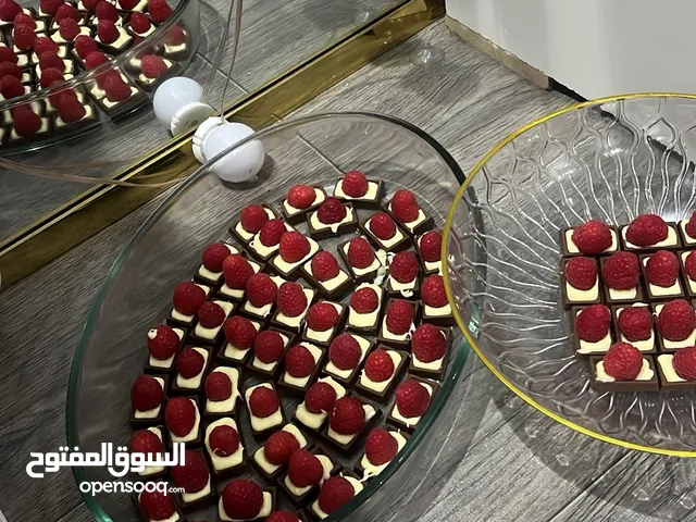 حـلا التُوت الأحـمر.