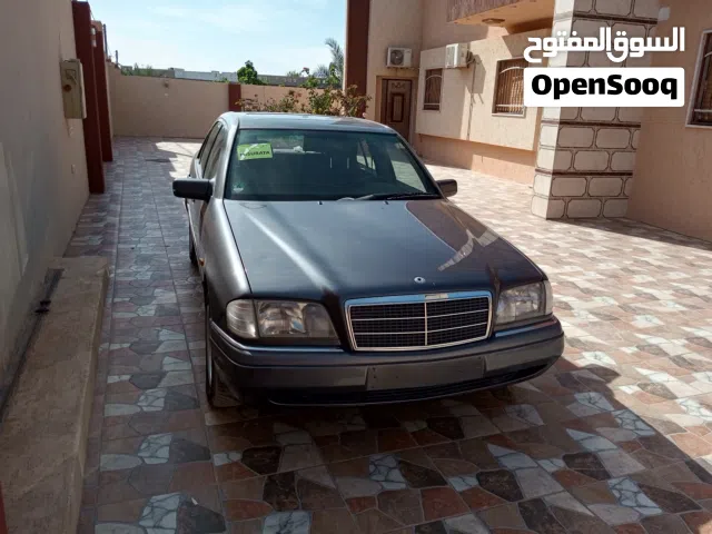 2001 مرسيدس بنز الفئة-C C 180