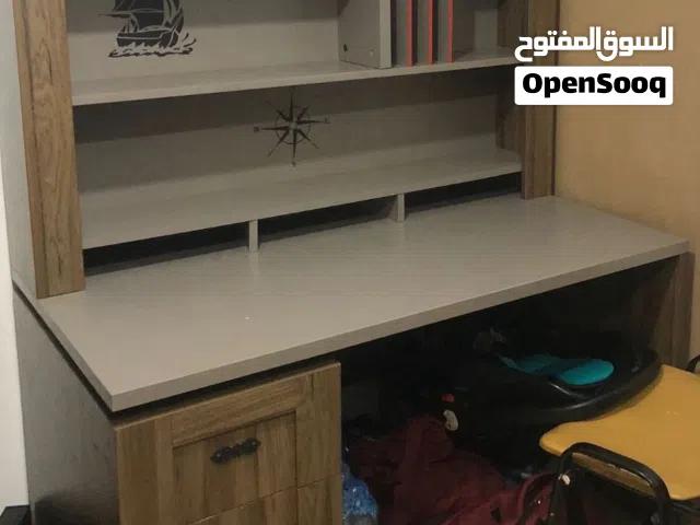 مكتب مع مكتبة تفصال حالته ممتازة السالميه