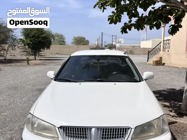 2002 نيسان صني Standard