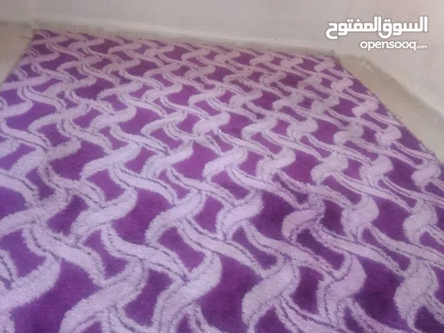 سجاد  خيط حرير طويل  لون نهدي استعمال بسيط لغرفة معزوله