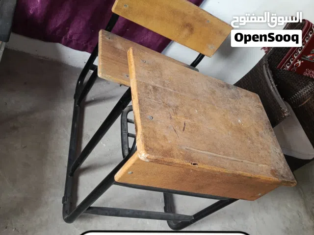ادوات ومكتب دراسي وكراسي