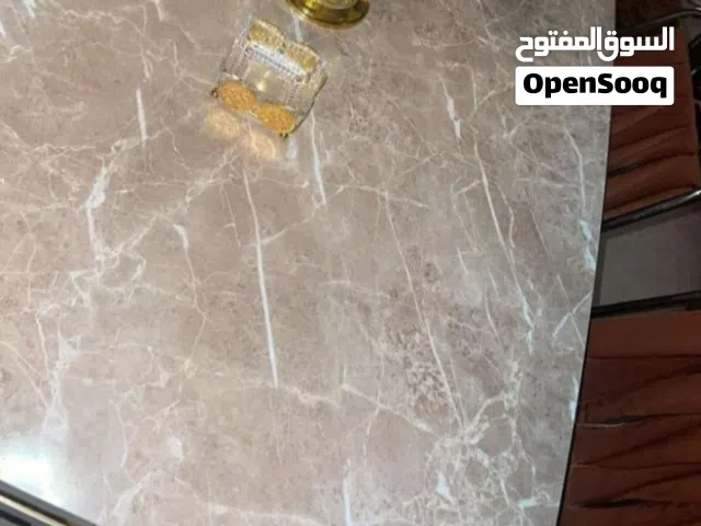 طاوله سفره مستعمله بحاله جيده وبسعر مغري جدا