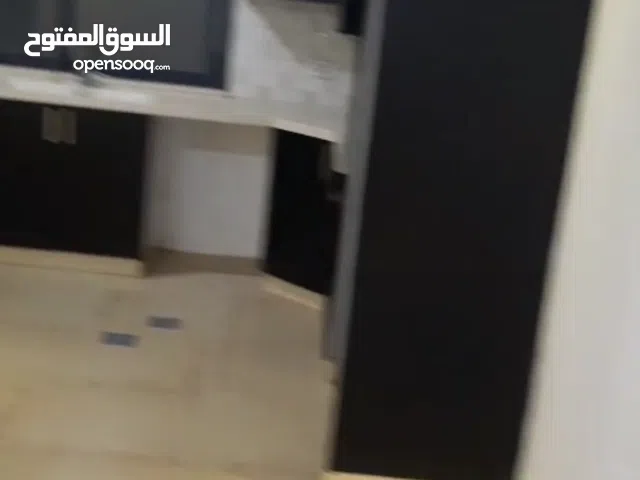 شقه للببع في عين منجد مساحه 170 دفعه 25والباقي تقسيط