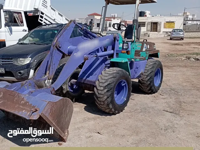 جرافة صغيرة للإيجار