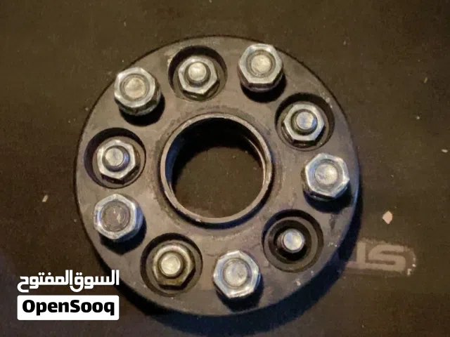 سبيسرت مقاس 25 ومقاس 30 شبه جدد نضف و بدون نفضه ركبت على كرولا 5 بلوط