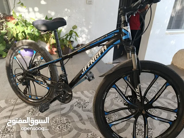بسكليت بحاله جيده  يحتوي على بدلات