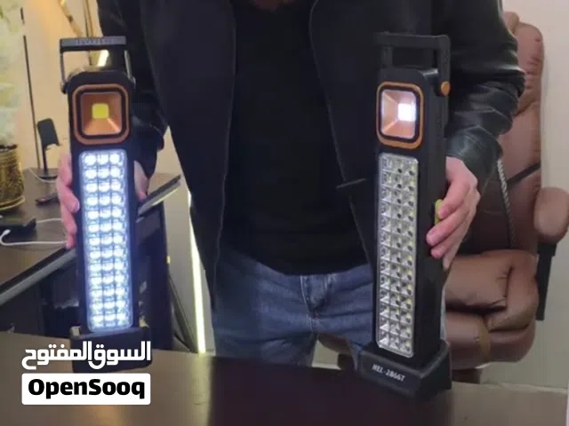 كشاف الطوارئ والانقطاعات بالطاقة الشمسية – إنارة + شحن بنفس الوقت مش بس كشاف... باوربانك عملي!