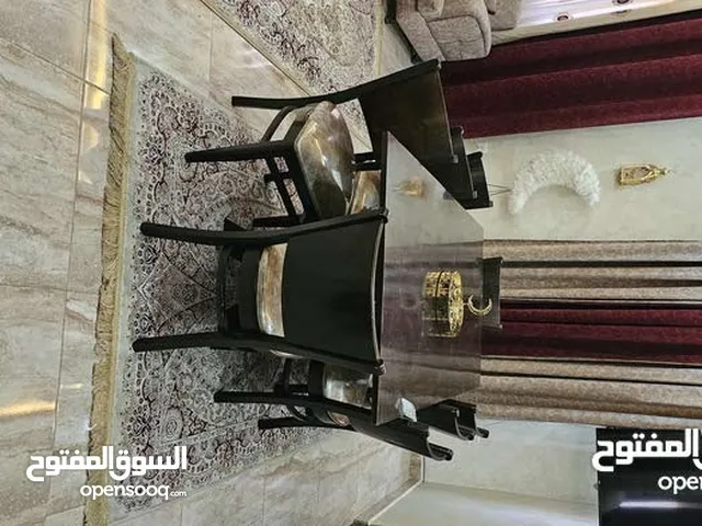 طاولة سفرة مع ثمان كراسي زان منجدة للبيع
