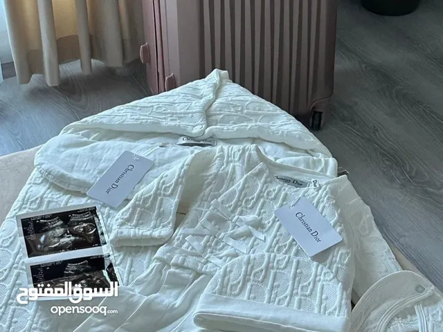 أطقم مواليد ماركة ديور