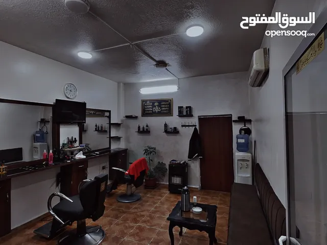 صالون حلاقة رجالي للبيع او الايجار