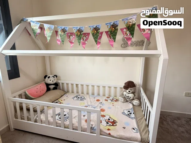 تخت منتسوري (كوخ) للاطفال للبيع