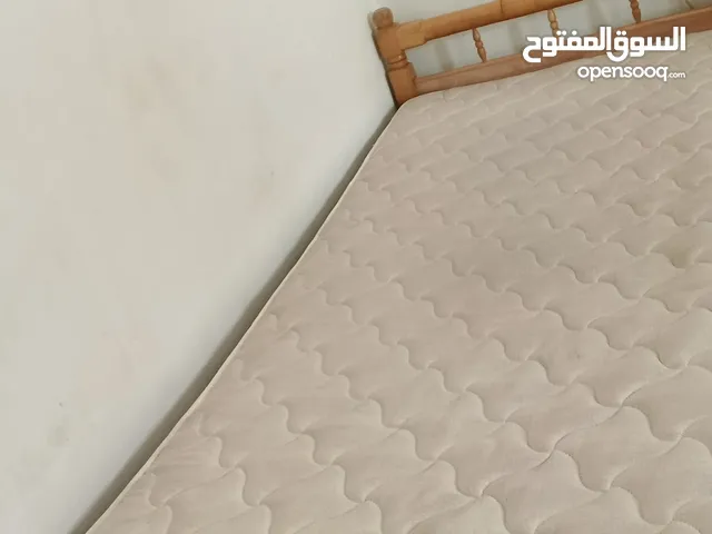 سرير تخت مع فرشة للبيع