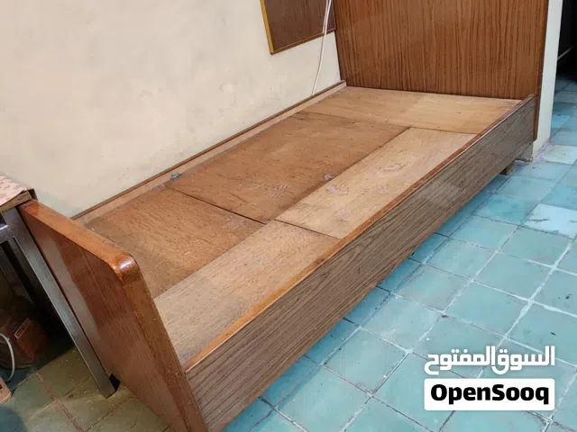 سرير خشبي صاج لشخص واحد بالغ