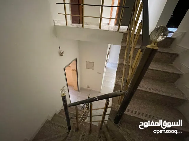 115m2 4 Bedrooms Townhouse for Sale in Basra Amitahiyah