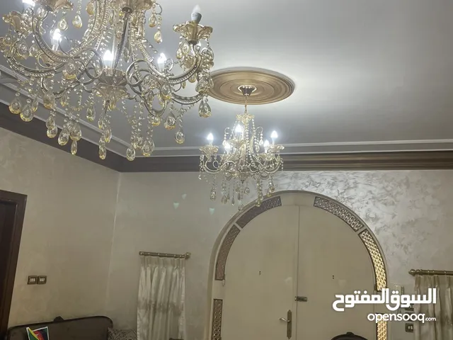 ثريات ذهبية
