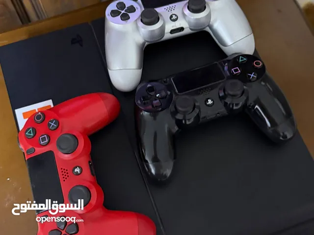 Ps4 500g بلايستيشن 4 و ثلاث ايدين اصليات شغالة 100٪ مع كامل اسلاكها