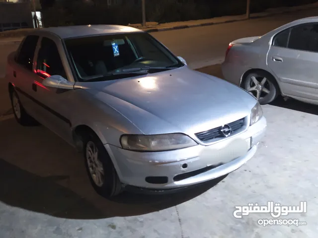 اوبل فيكترا موديل 2000