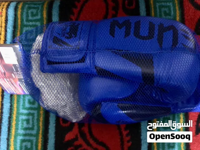 كفوف ملاكمة جديدة غير مستعملة