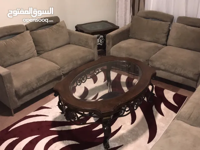 الطاولات للبيع بسعر حرق