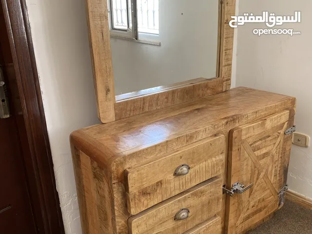 أثاث بيت للبيع فوراً ، يشمل غرفة ماستر وغرفة اطفال وكورنر وطاولتين سفرة ومكيف وكولر ومكتب تفصيل ..