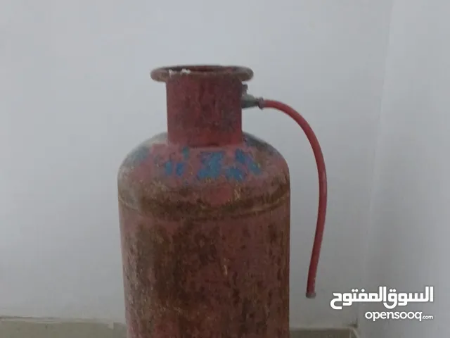 للبيع سلندر غاز حجم متوسط، مع الغاز ينفع للمطابخ، ممخيم،فود تراك
