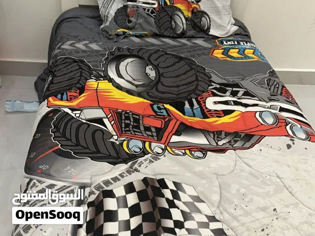 سرير اطفال للبيع بحالة ممتازة