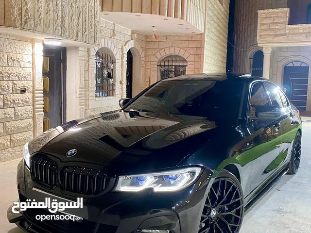 BMW 330i بالكرتونة